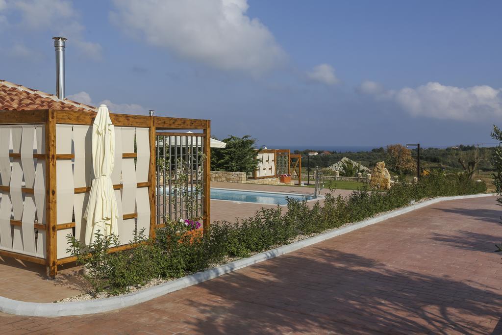 Ameadros Resort Mantzavináta Extérieur photo
